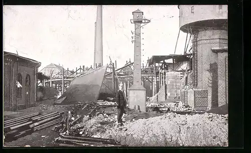 AK Chemnitz, Die Sturm-Katastrophe am 27. Mai 1916, Unwetter, Soldat mit Pickelhaube