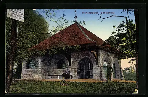 AK Hohenstaufen, Hohenstaufen-Schutzhütte mit Wanderern