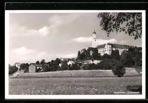 AK Kirchheim /Schwaben, Ortspanorama, von einer Wiese gesehen