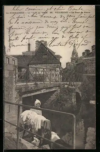AK Villedieu, Le Pont de Pierre, Waschfrau