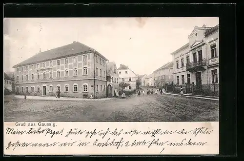 AK Gaussig, Strassenpartie mit Kindern