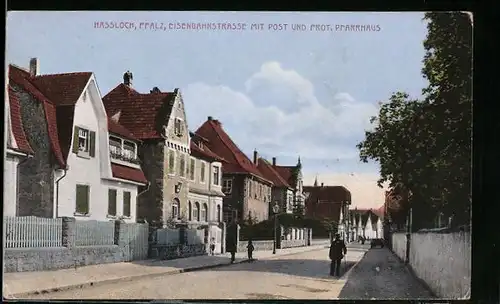 AK Hassloch, Eisenbahnstrasse mit Post und Pfarrhaus