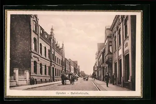 AK Opladen, Bahnhofstrasse mit Pferdewagen und Passanten