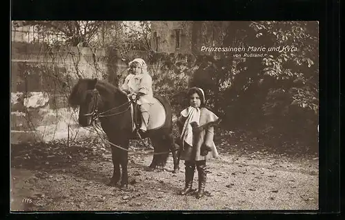 AK Prinzessinen Maria und Kyra von Russland mit einem Pony