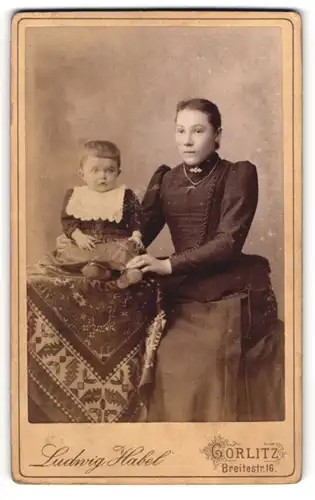 Fotografie Ludwig Habel, Görlitz, Breitestr. 16, Junge Mutter mit Wonneproppen