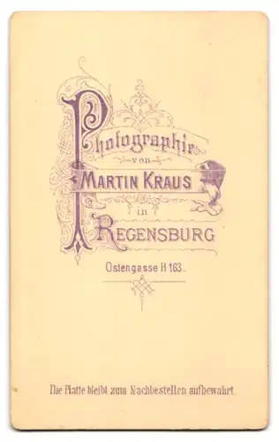 Fotografie M. Kraus, Regensburg, Ostengasse H 163, dralle junge Frau mit Flechtfrisur