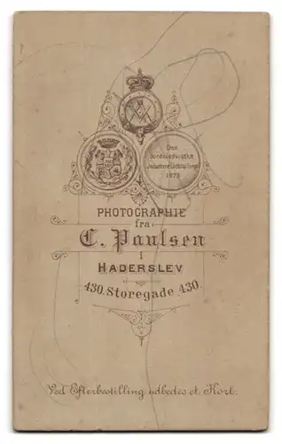 Fotografie C. Paulsen, Haderslev, Storegade 430, Junges Mädchen mit Brosche