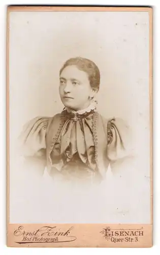 Fotografie Ernst Zink, Eisenach, Quer-Str. 3, Junge Frau im edlen Kleid