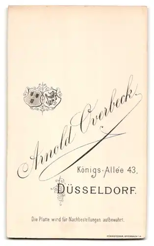 Fotografie Arnold Overbeck, Düsseldorf, Königs-Allee 43, Ältere Dame im schwarzen Kleid