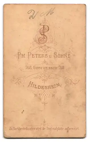 Fotografie Ph. Peters u. Söhne, Hildesheim, Groschenstr. 768, Junge im Anzug mit Schirmmütze