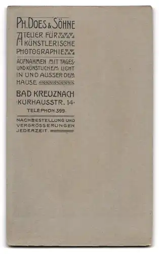 Fotografie Ph. Does & Söhne, Bad Kreuznach, Kurhausstr. 14, selbstbewusster junger Mann im Anzug