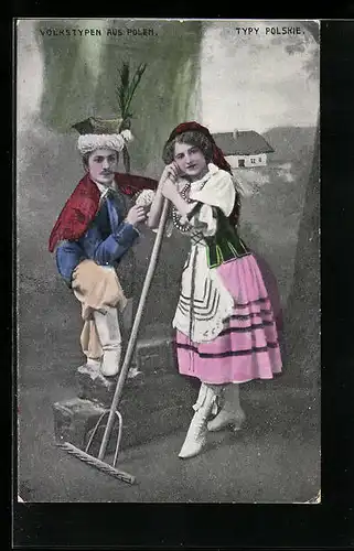 AK Polen, Volkstypen, Polnisches Bauernpaar mit Rechen