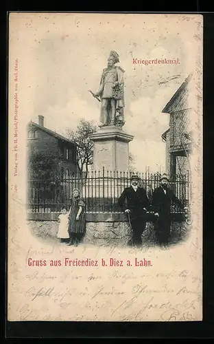 AK Freiendiez b. Diez, Passanten vor dem Kriegerdenkmal