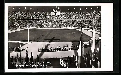 AK Berlin, 75. Deutscher Katholikentag 1952, Schlussfeier im Olympia-Stadion, -Flagge