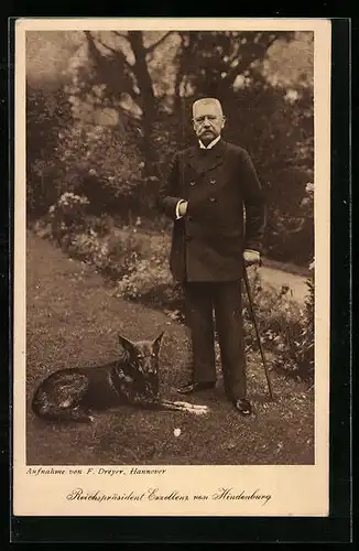 AK Reichspräsident Exzellenz von Hindenburg mit seinem Hund