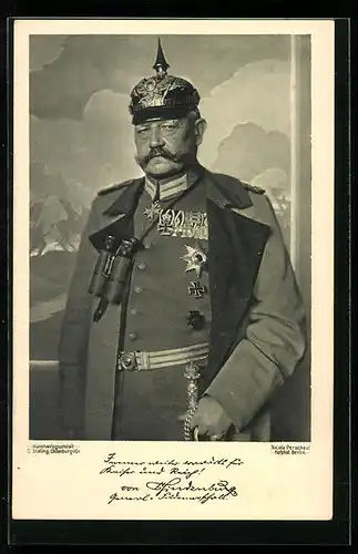AK Portrait des uniformierten Paul von Hindenburg mit Pickelhaube und Feldstecher