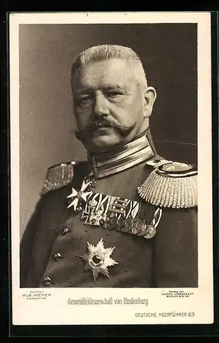 AK Generalfeldmarschall Paul von Hindenburg in Uniform mit Ordenspange