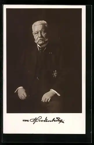 AK Portrait Paul von Hindenburg im Anzug