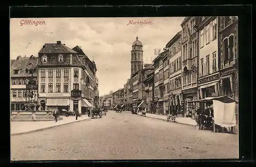 AK Göttingen, Marktplatz mit Brunnen und Strasse