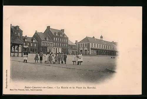 AK Saint-Laurent-en-Caux, La Mairie et la Place du Marché