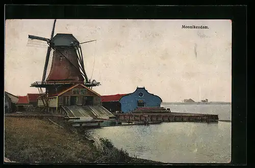 Künstler-AK Photochromie Nr. 2932: Monnikendam, Uferpartie mit Windmühle