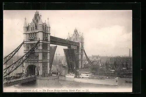 AK London, Tower Bridge looking North West