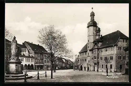 AK Eisenberg i. Thür., Marktplatz und Denkmal
