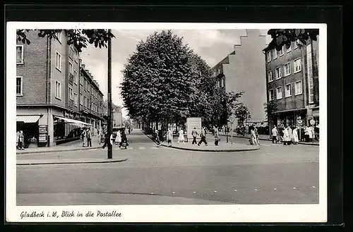 AK Gladbeck i. W., Blick in die Postallee mit Geschäften