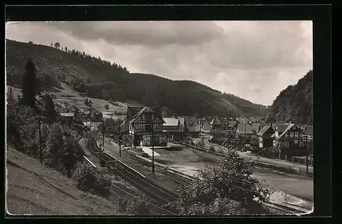 AK Schleusingerneundorf, Ortsansicht mit Bahnhof