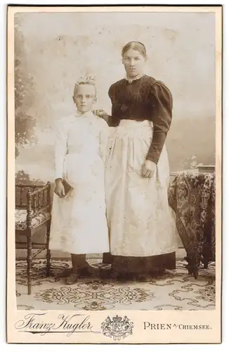 Fotografie Franz Kugler, Prien, Mutter mit ihrer Tochter zur Kommunion