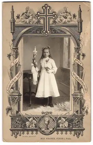 Fotografie Max Wagner, Furth i. W., Mädchen Hildegard Aschenbrenner zur heiligen Erst-Kommunion mit Kerze, 1910