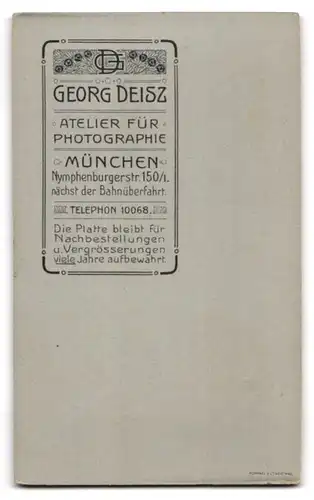 Fotografie G. Deisz, München, junger Knabe posiert mit Kommunionskerze und Bibel
