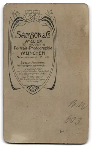 Fotografie Samson & Co., München, süsses Mädchen zur Erstkommunion mit Kerze