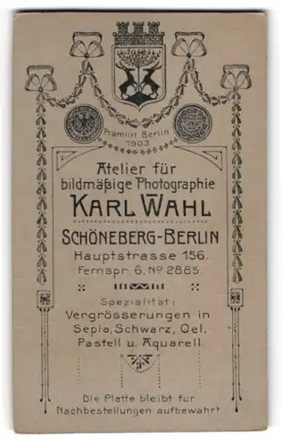 Fotografie Karl Wahl, Berlin-SChöneberg, Hauptstr. 156, Wappen von Schöneberg über Anschrift des Ateliers