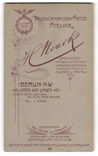 Fotografie H. Noack, Berlin, Unter den Linden 45, Anschrift des Ateliers mit floraler Verzierung