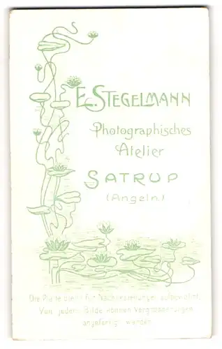 Fotografie E. Stegelmann, Satrup, Wasserlilien entwachsen dem Wasser, Anschrift des Fotografen