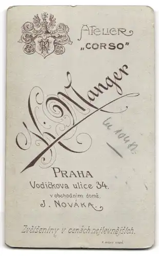 Fotografie K. Manger, Praha, Vodickova ulice 34, Elegant gekleideter Herr mit Schnauzbart