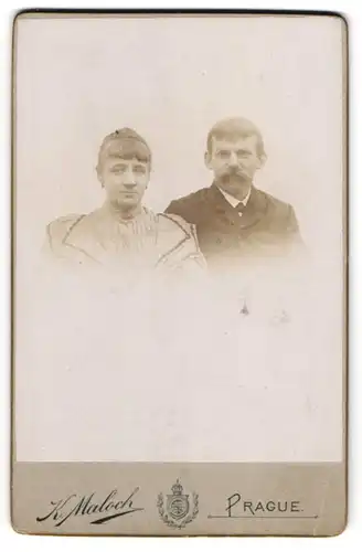 Fotografie Karl Maloch, Prag, Elisabethstr. 16, Ehepaar in modischer Kleidung