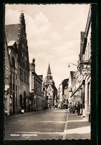 AK Güstrow, Mühlenstrasse mit Kirchblick