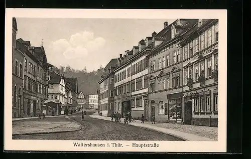 AK Waltershausen i. Thür., Hauptstrasse mit Passanten