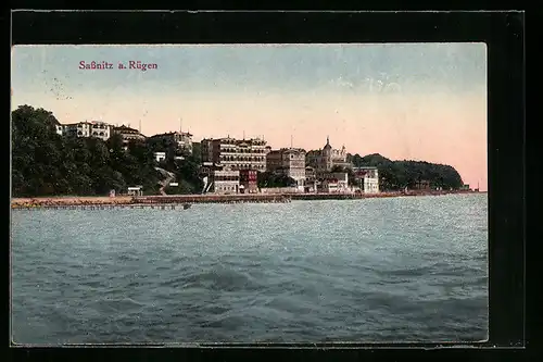 AK Sassnitz, Blick vom Meer auf Ort und Strand