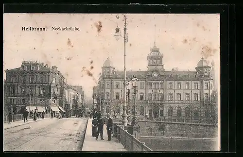 AK Heilbronn, Neckarbrücke mit Passanten