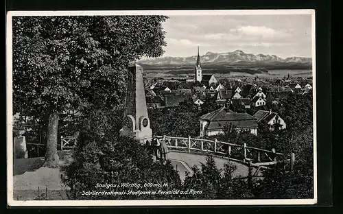 AK Saulgau / Württ., Schillerdenkmal im Stadtpark mit Fernsicht a. d. Alpen