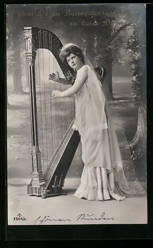AK Dame spielt auf einer Harfe