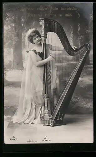 AK junge Frau spielt auf einer Harfe
