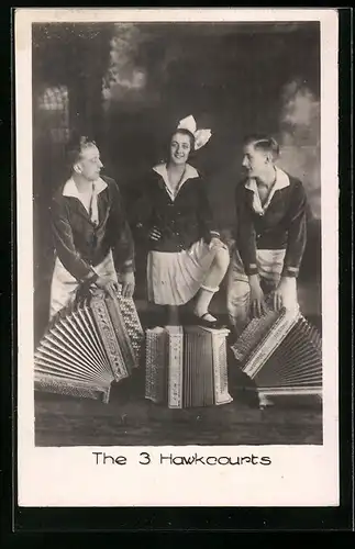 AK The three Hawkcourts, Musiker mit Akkordeons