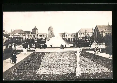 AK Leipzig, Weltausstellung für Buchgewerbe und Graphik 1914, Blick vom Haupteingang zum Völkerschlachtdenkmal