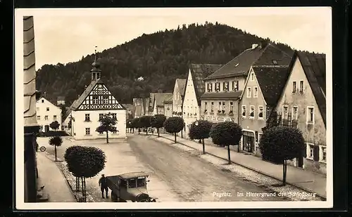 AK Pegnitz, Strassenpartie mit Gasthof zum weissen Lamm und Schlossberg