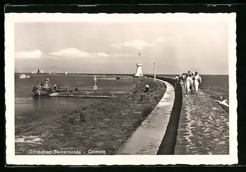 AK Swinemünde, Ostmole mit Leuchtturm