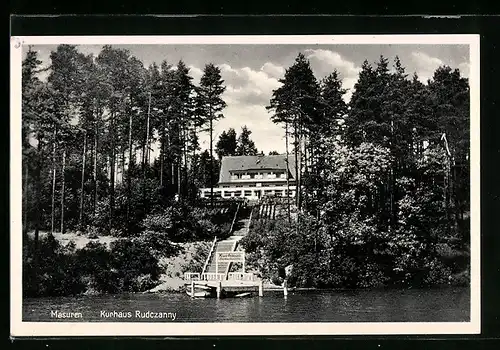 AK Rudczanny /Masuren, Kurhaus mit Seetreppe und Steg